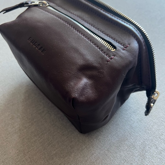 RUDSAK -Deep Burgundy Leather -Toiletry /Cosmetic Pouch - Picture 5 of 9